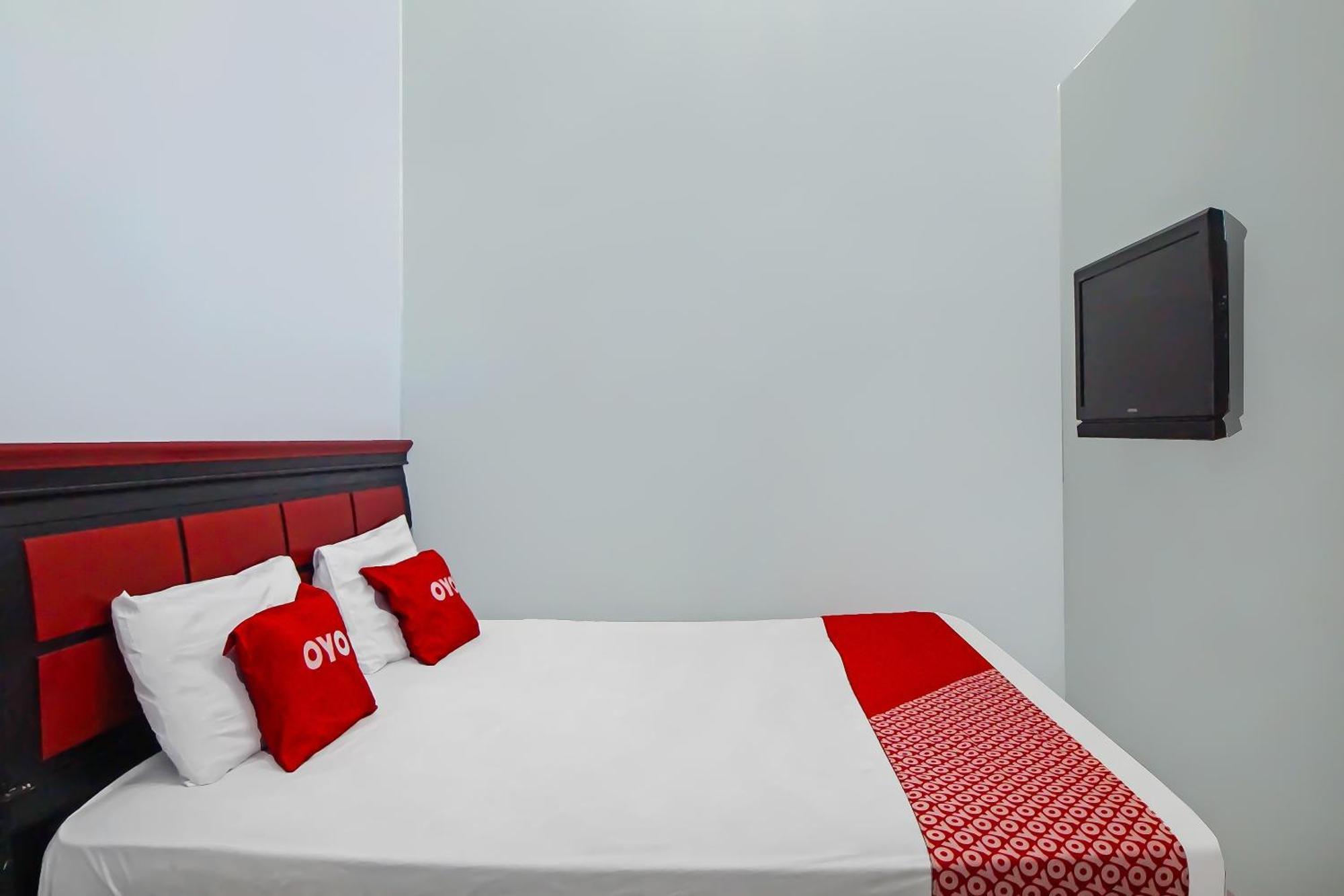 Oyo 92384 Homestay Vip Медан Экстерьер фото